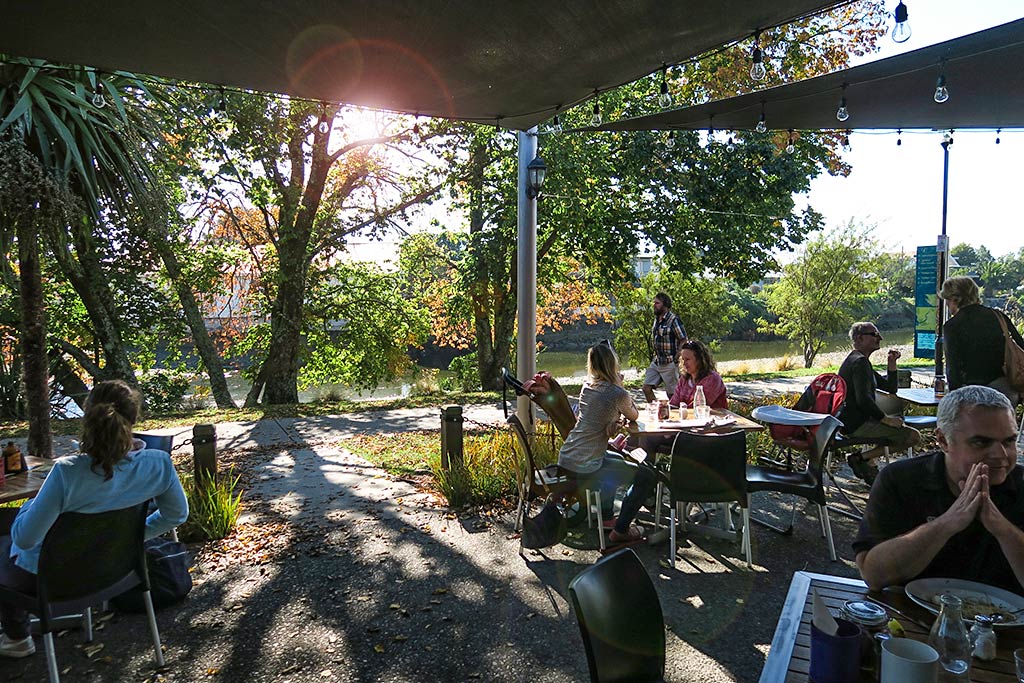 riversidecafe4 Two At Sea