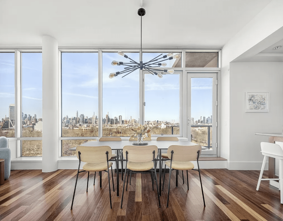 30 BAYARD Williamsburg, Brooklyn Two Blu Ducks