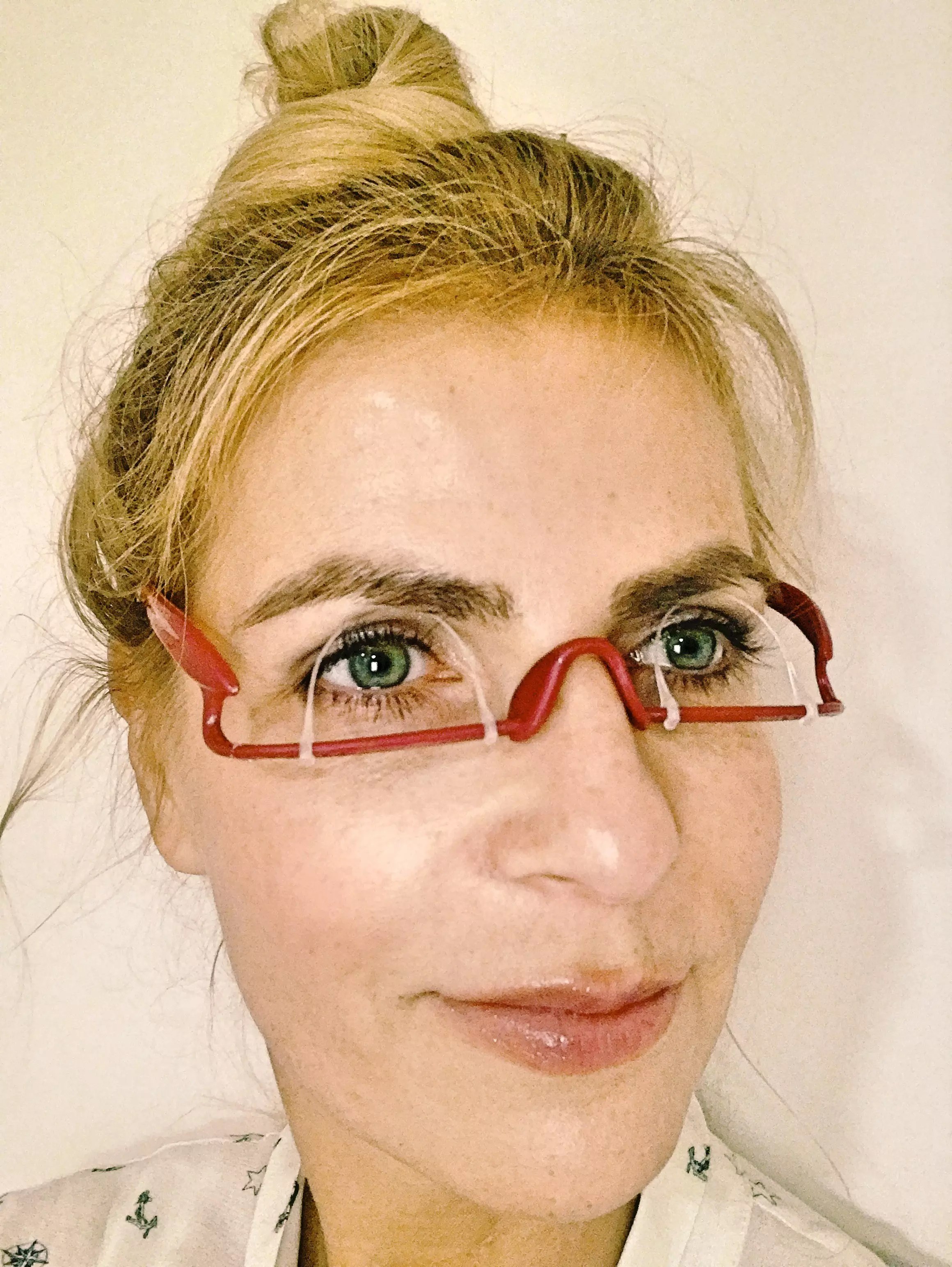 Lifting eyelids without surgery? And it only takes 5min per day?A self