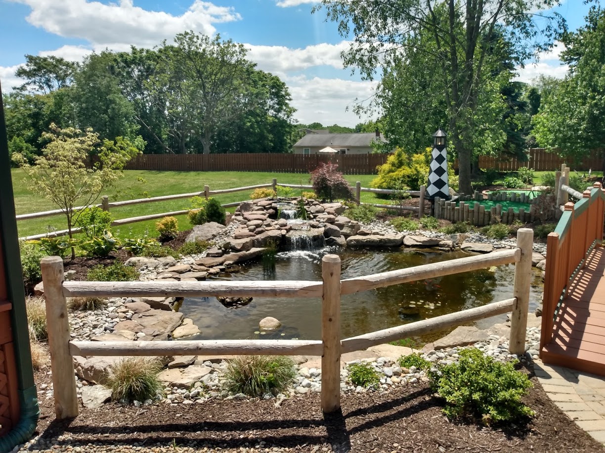 Outdoor Mini Golf Two T's Golf Course