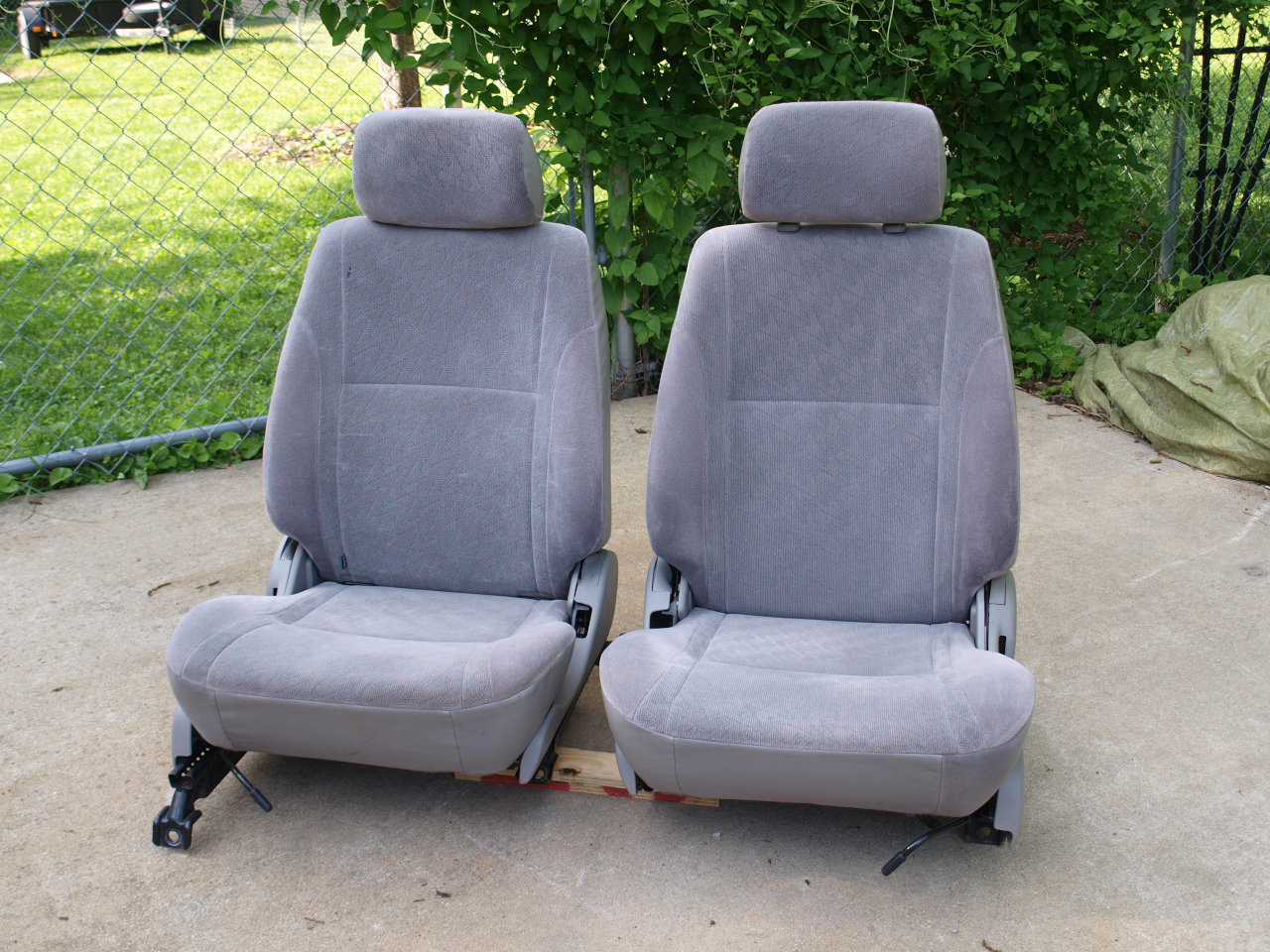 Gray Bucket Seats [SOLD] World