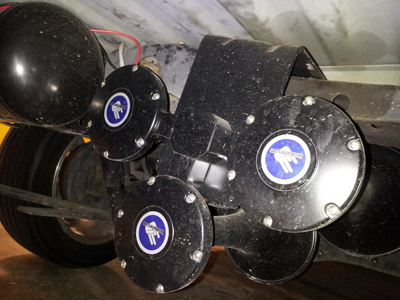 HOUSTON,TEXAS ONLY! HORNBLASTERS TRAIN HORN KIT W/ COMPRESSOR/ETC. 250