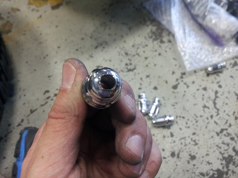 KMC XD Wheel/Lug Nut Issue World