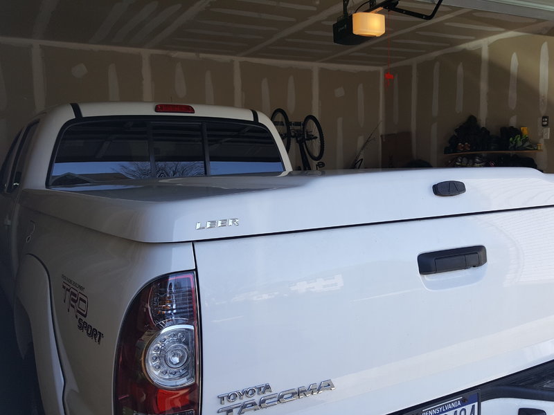 Leer 700 series Tonneau Cover 250 World