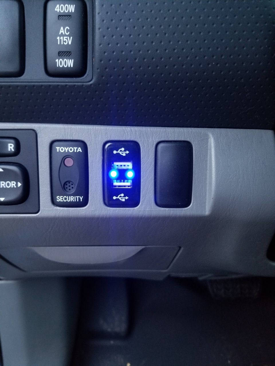 Best way to add USB Ports to Dash. World