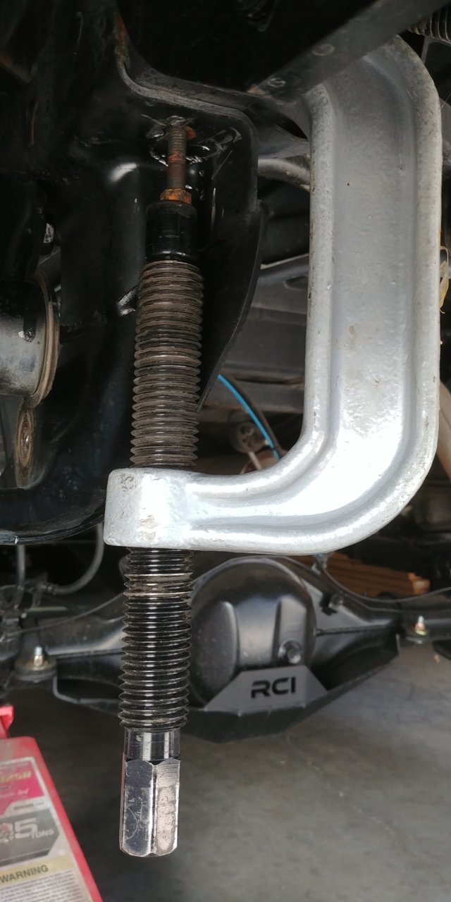 Uniball tapered bolt stuck in spindle World