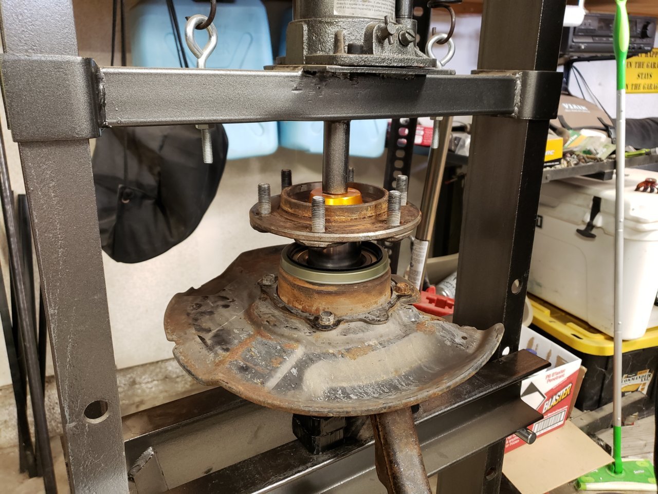 How to replacing front wheel bearing World