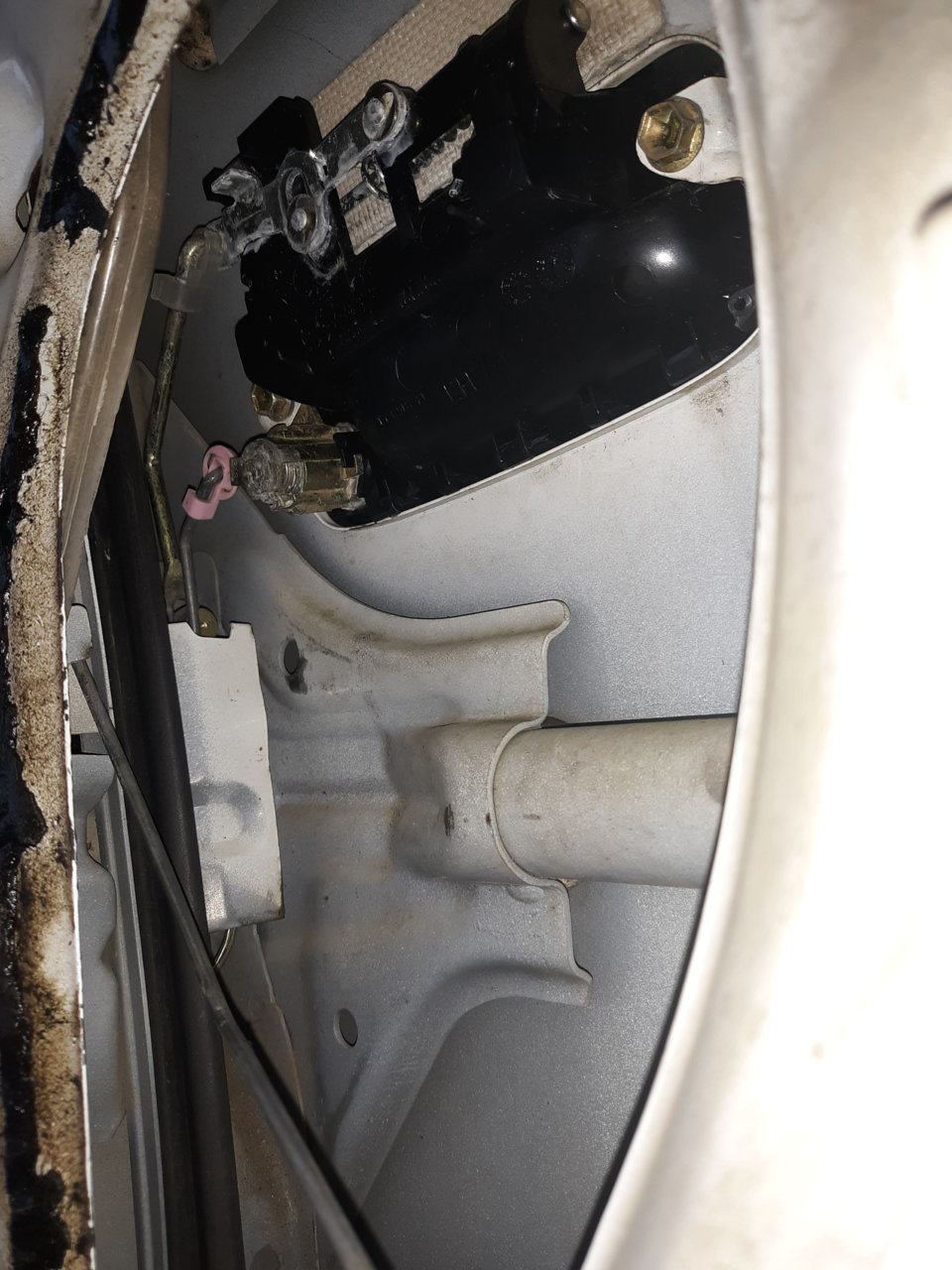 Outside door handle not working. World