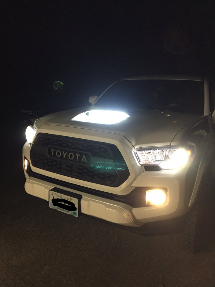 Light Bar in hood scoop World