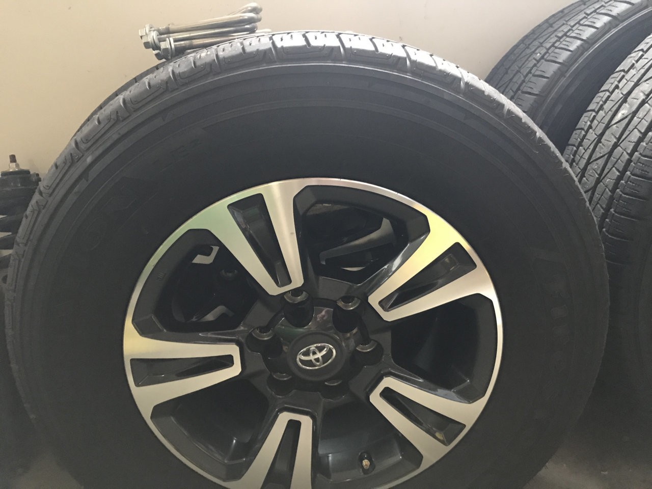 wheel center cap fell off World