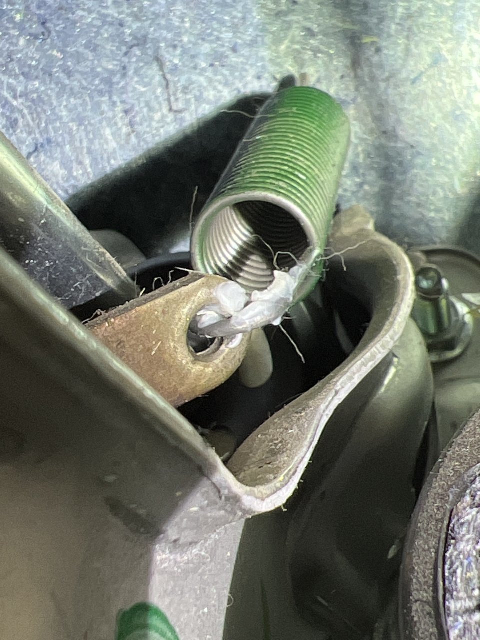 Spring noise when pressing brake pedal World