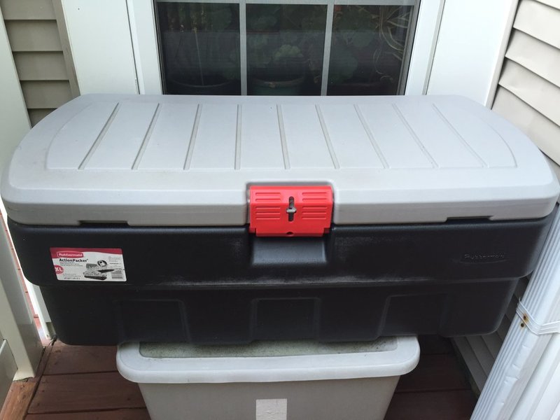 SOLD Rubbermaid Action Packer 48 Gallon + Lund 607002 Ratcheting Cargo Bar World