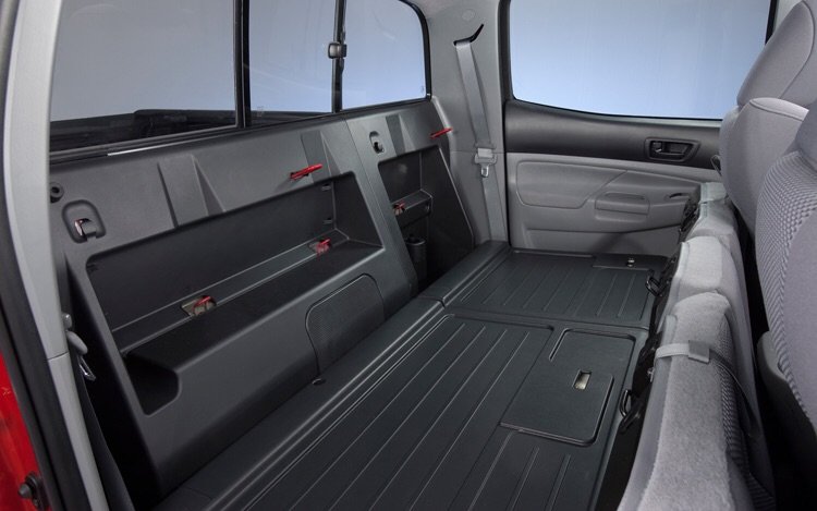 Thoughts of the Access Cab Vs Double Cab for a dog... World