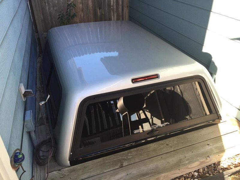 Snugtop camper shell for sale for 6 ft bed World