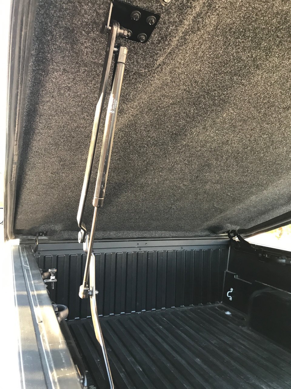 Leer 700 Bed Cover for Trade, Or Sell / 6' Bed World