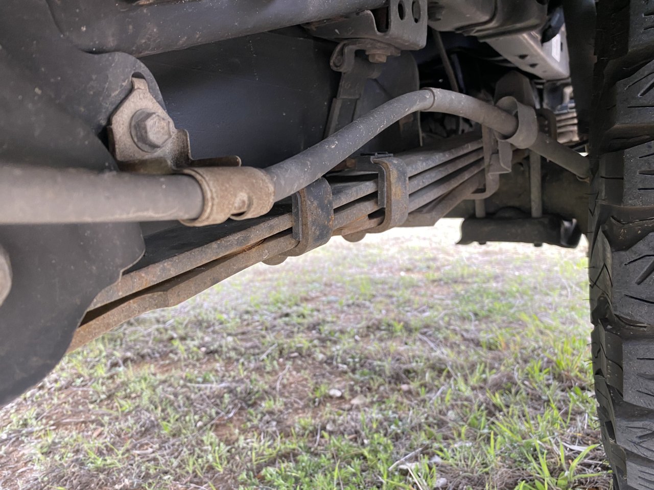 Leaf springs are they supposed to look like that? World