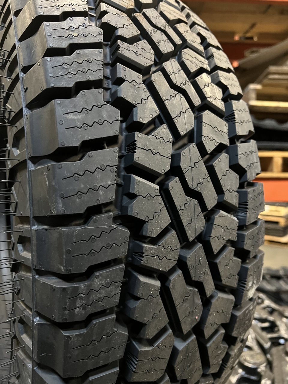 Motomaster Eliminator XTrail A/T (Review) World