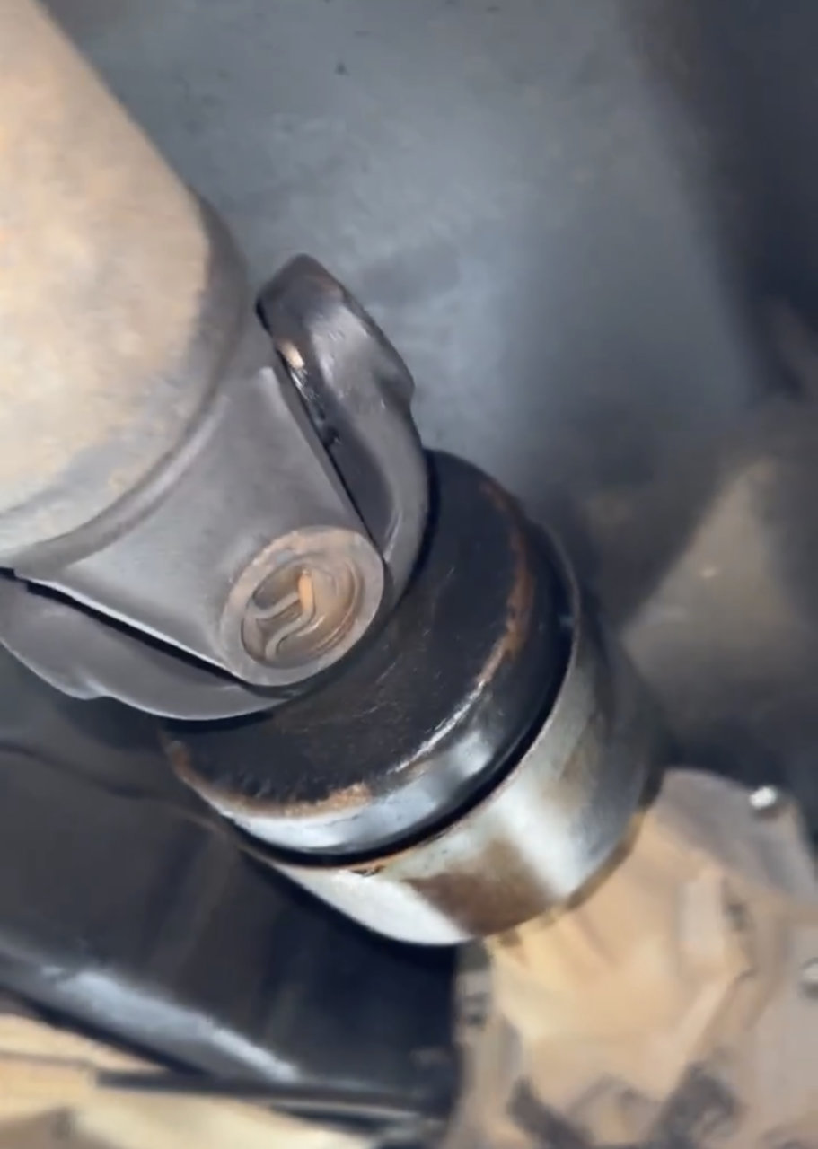 (SOS) Transmission Slip Yoke World