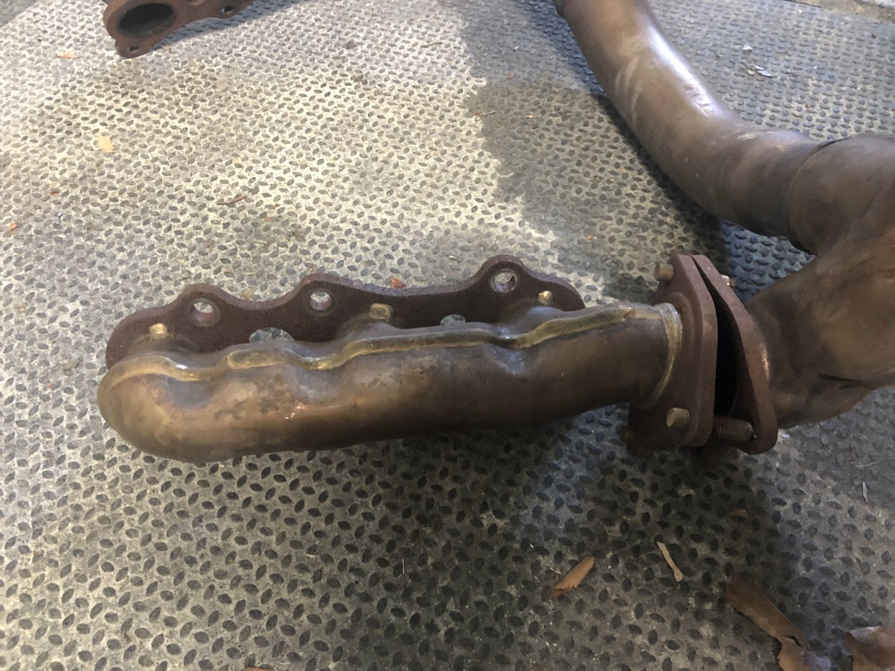 OEM exhaust manifolds and crossover pipe World