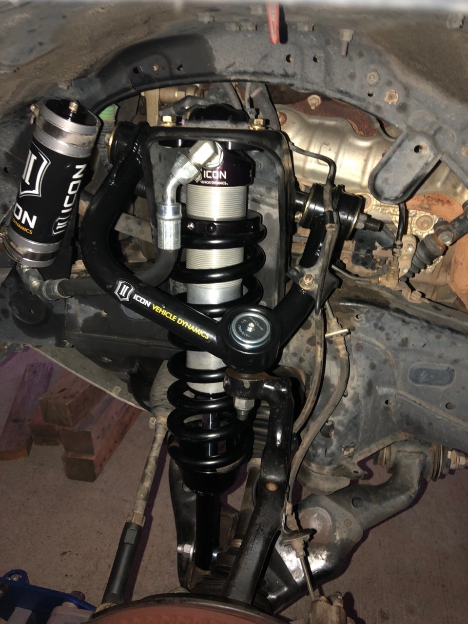 Uniball tapered bolt stuck in spindle World