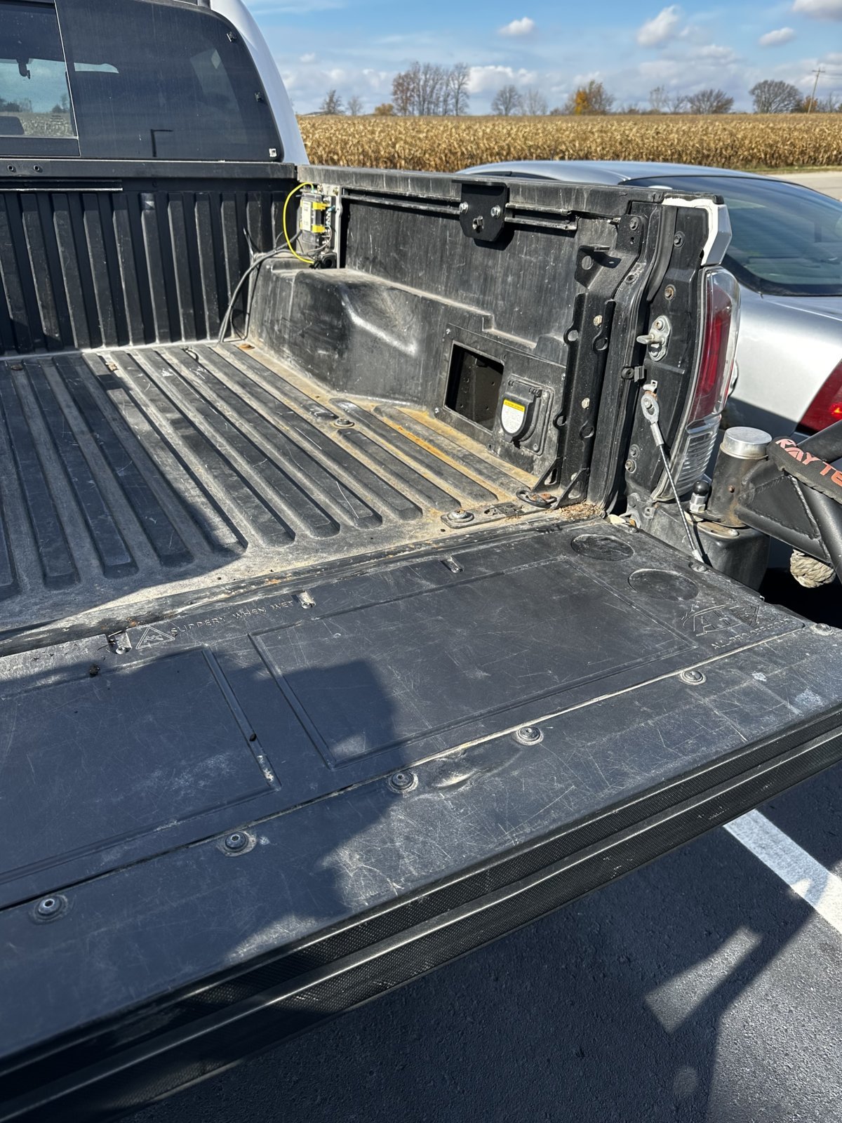 3rd Gen OEM Bed (Bed, Fenders, Tailgate) World