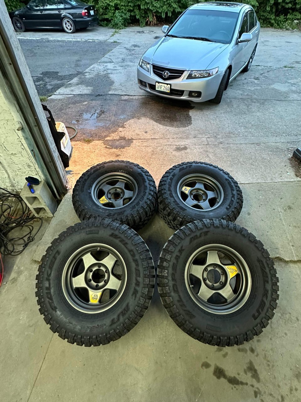 SOLD SCS F5 gunmetal 17x8.5 with tires World