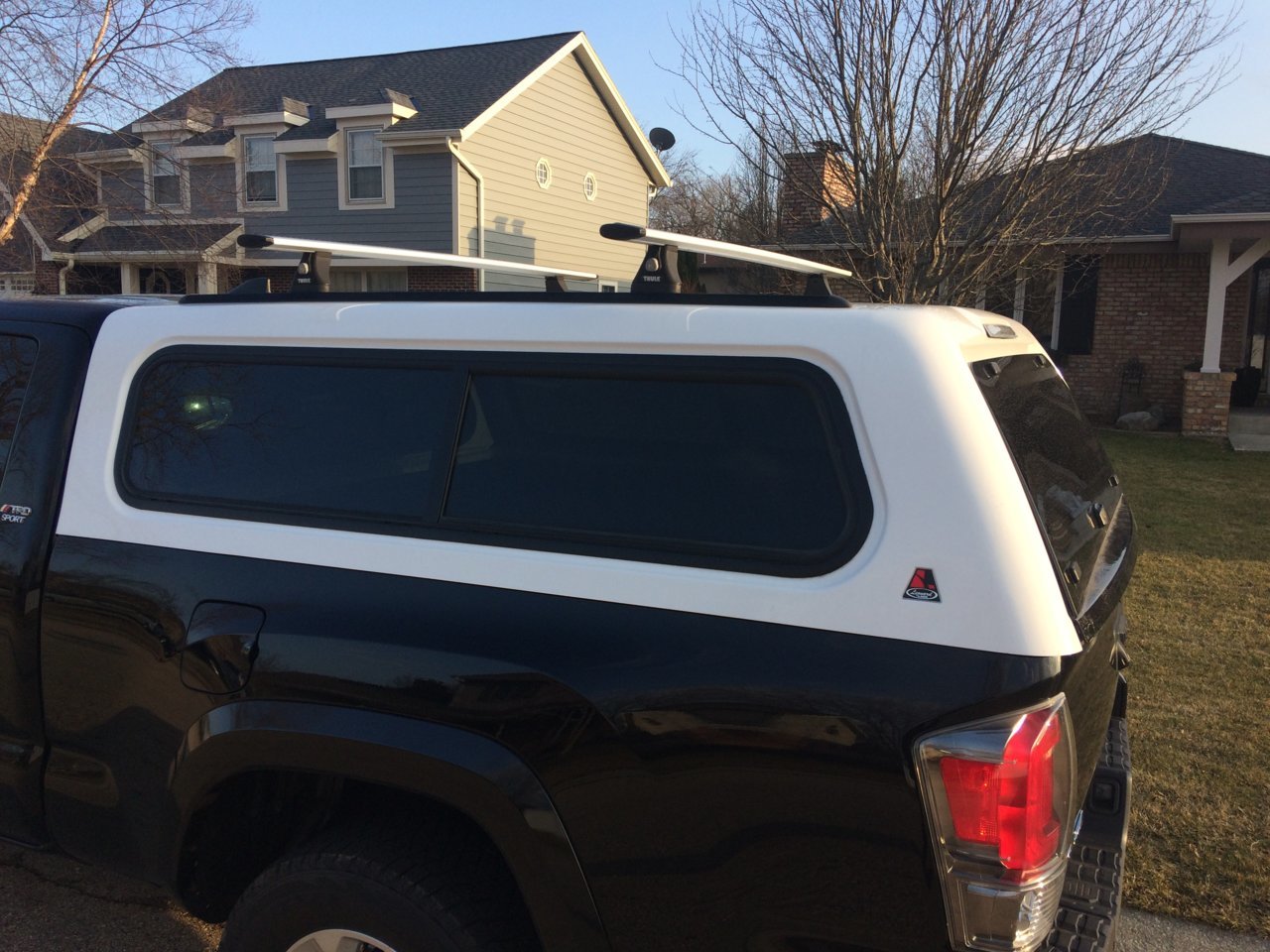 Leer 100XR Cap for long box with Thule AeroBlades World