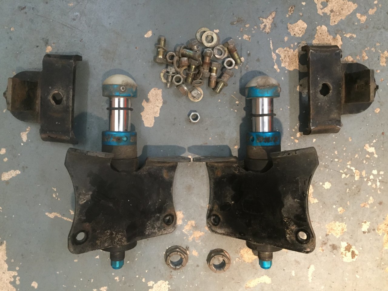 SOLD King hydraulic bump stops with Total Chaos mounts and hardware