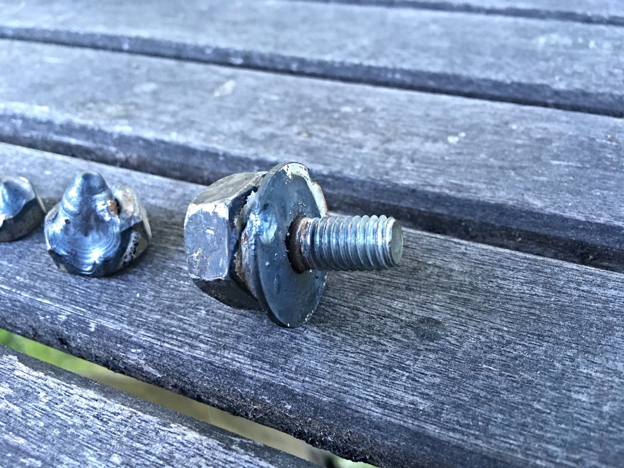 How to remove the exhaust manifold studs? World