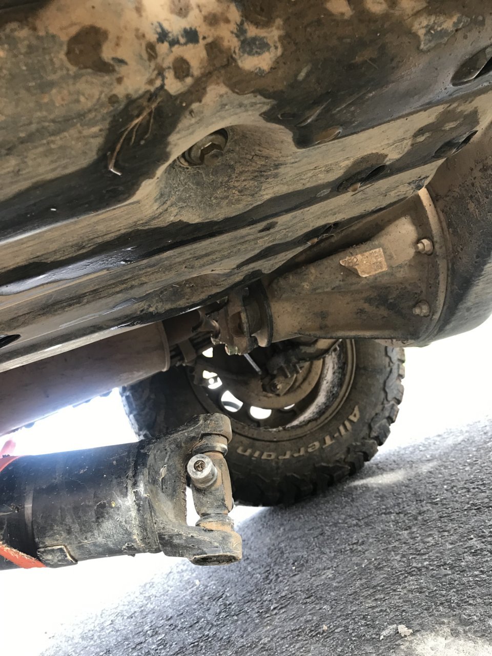 Broken rear drive shaft Yoke Please help me fix World