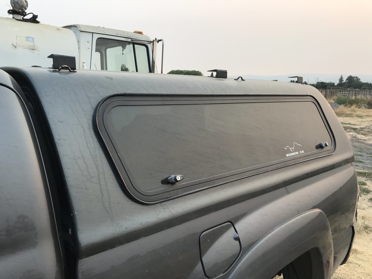 Snug Top Fiberglass Grey 6' Camper Shell World