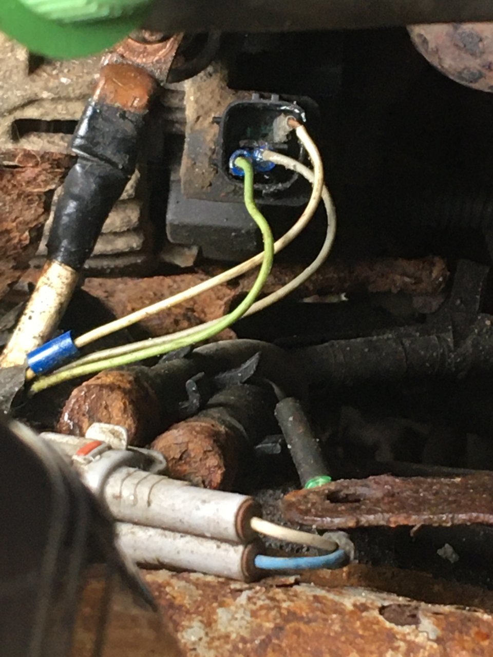 Need help wiring alternator plug broken World