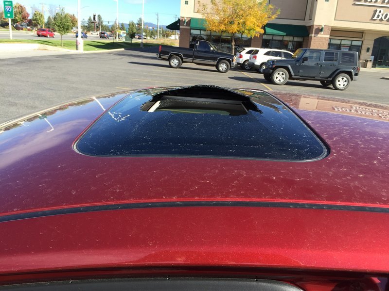Shattered moonroof/sunroof glass while driving Page 2 World