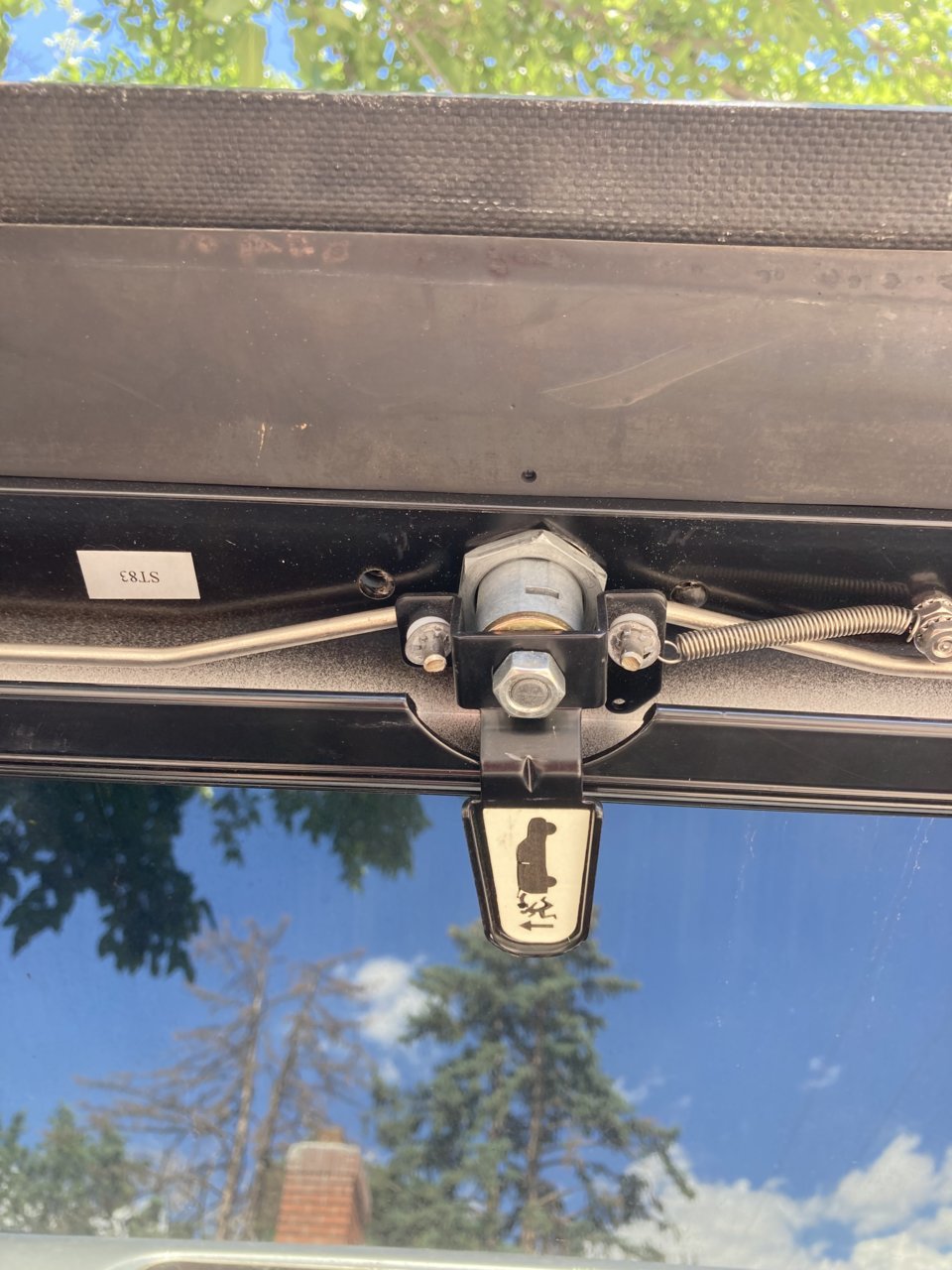 Snugtop Supersport Locking Mechanism World