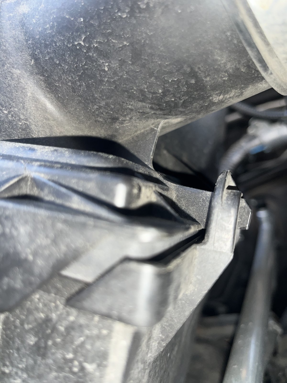 Engine air filter gap World