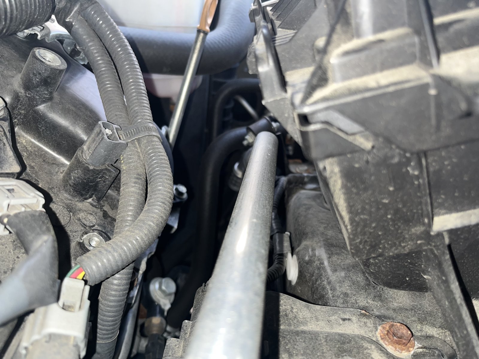 Engine air filter gap World