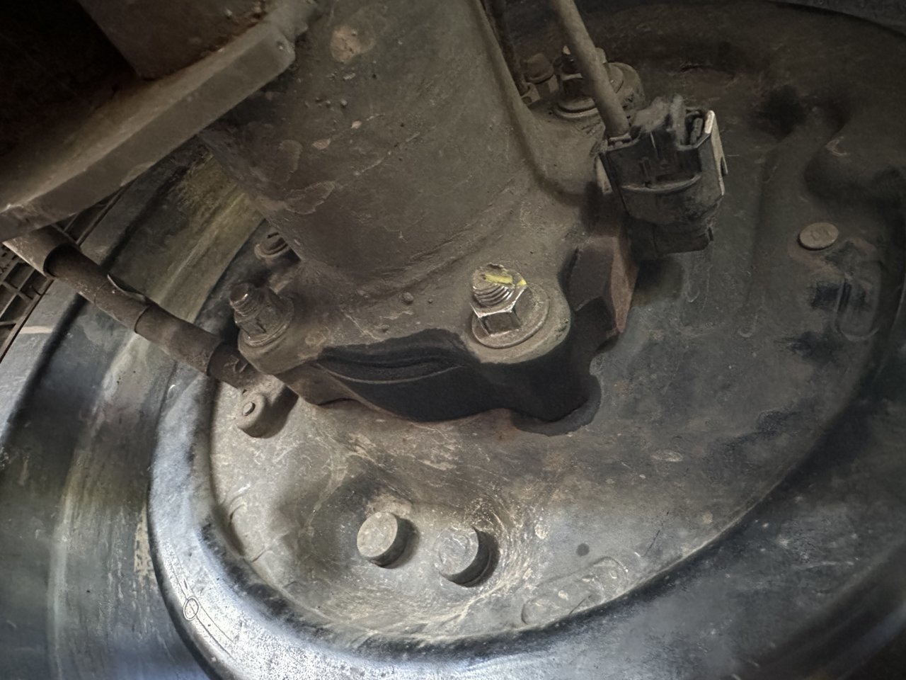 Rear axle housing mounting bolt torque World