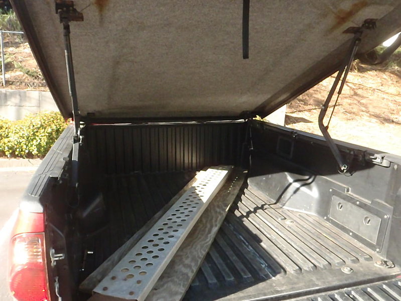 Leer 700 Tonneau Cover Red on AC 250 World