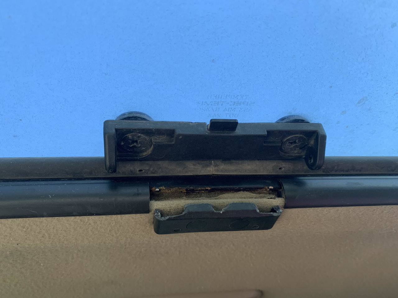 Moonroof/sunroof latch World