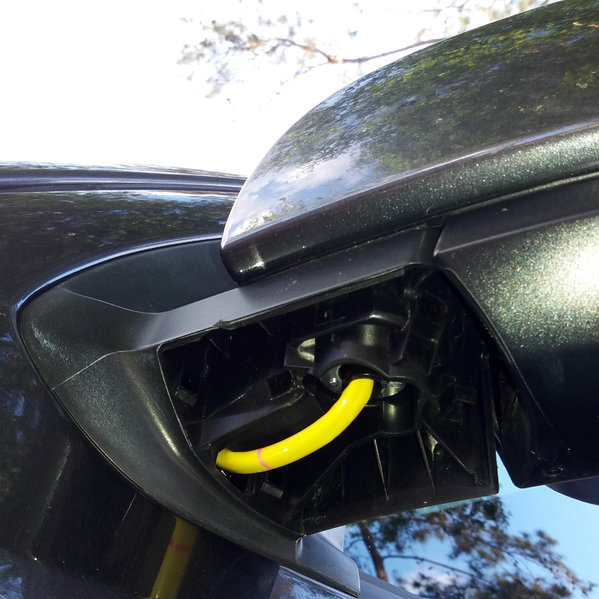 Repairing side mirror damage World
