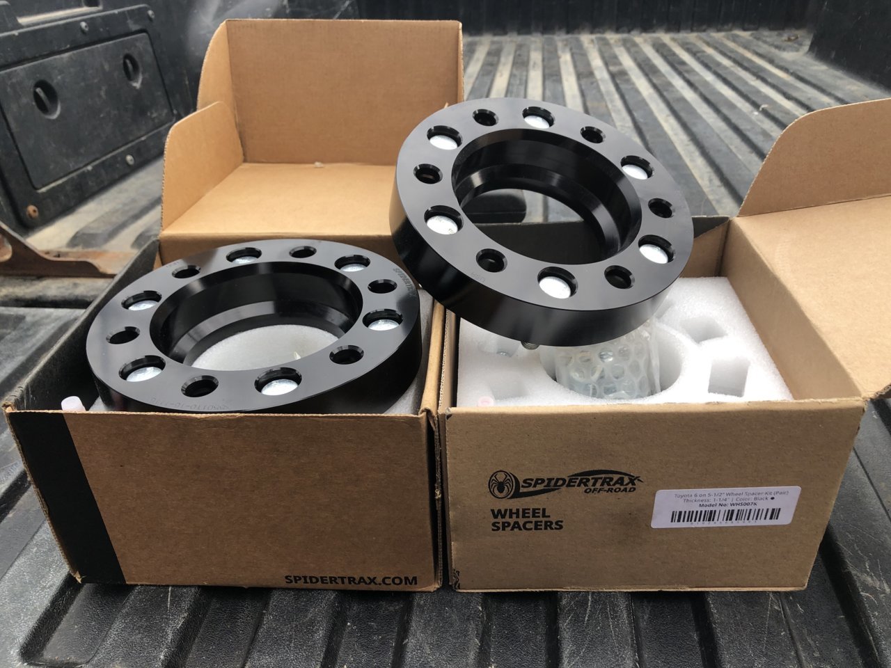 SOLD Spidertrax Spacers 1.25 (Black, set of 4) World