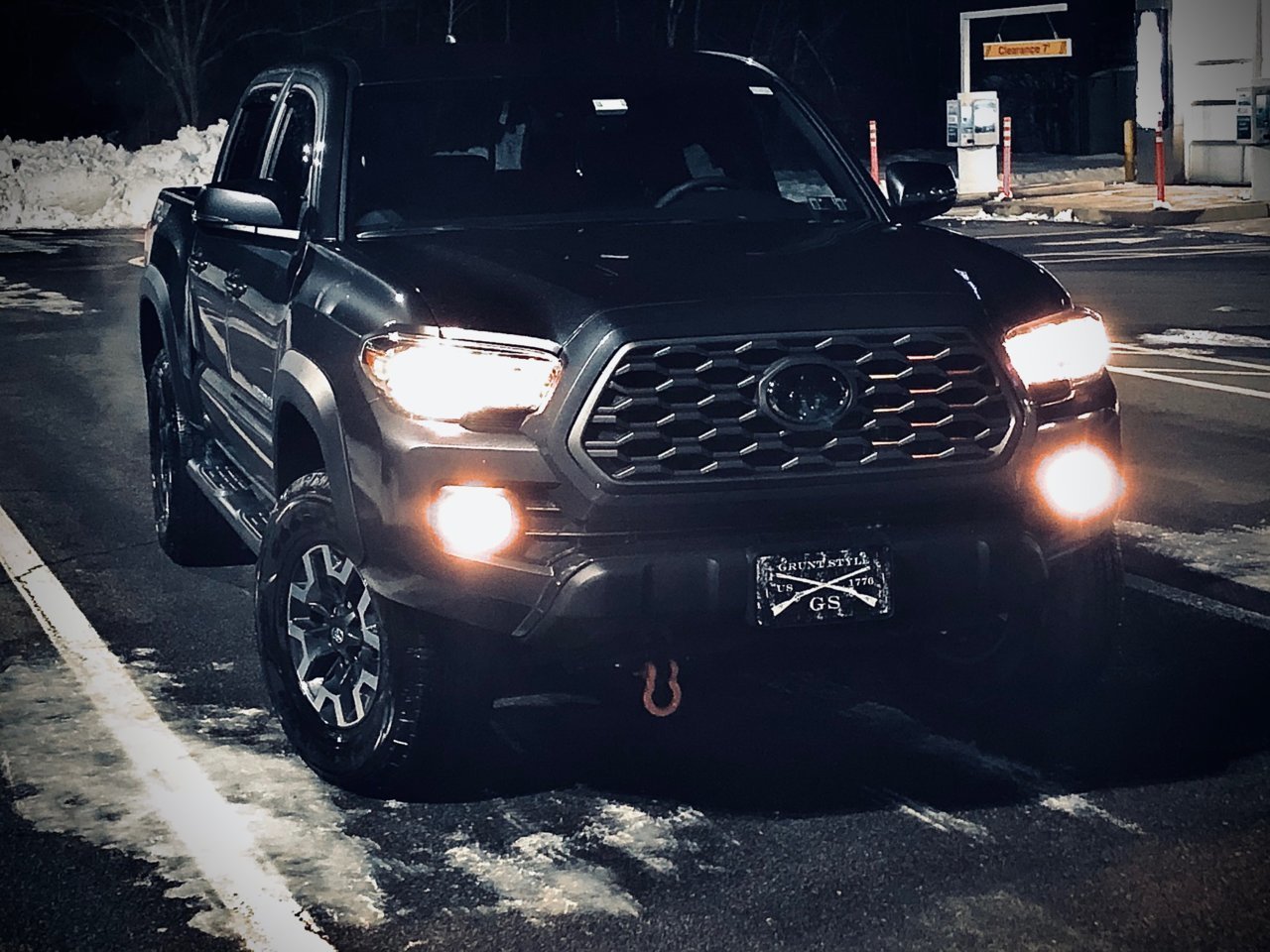 Front D ring shackles World