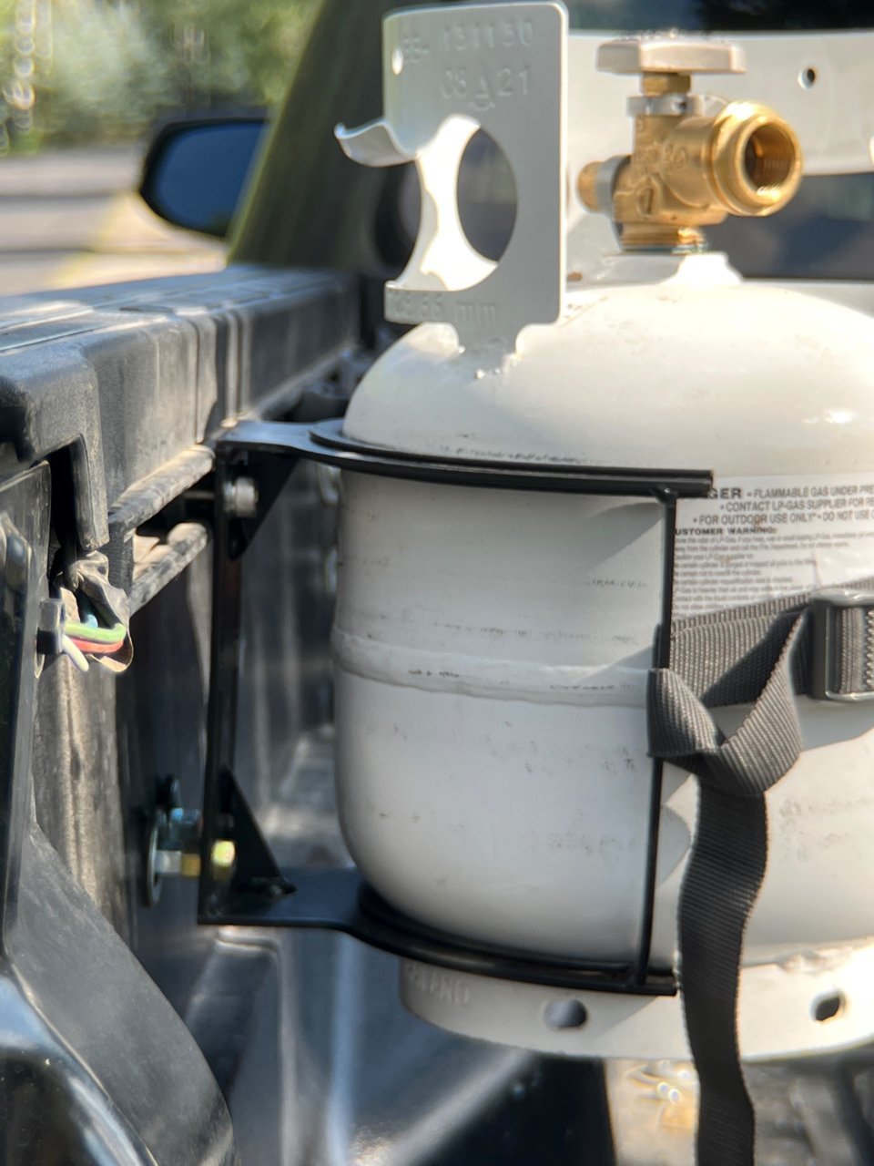 New Universal Vertical Tank Mount Propane Bracket For 20 Lb, 40 OFF