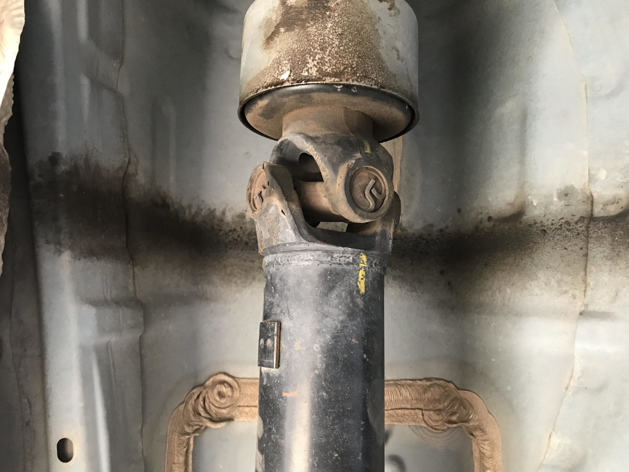 Driveshaft squeak, leaky output shaft seal World