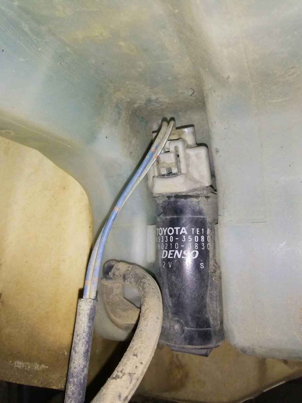 Help with windshield washer pump/reservoir wiring World
