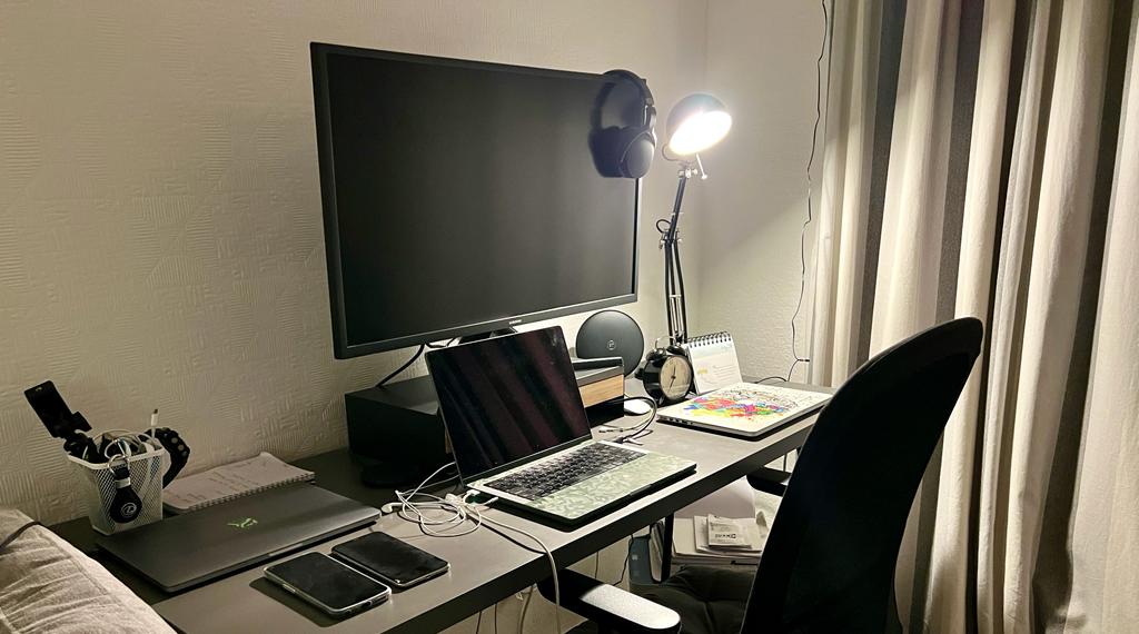 8 MustHave Desk Items for Every Software Developer