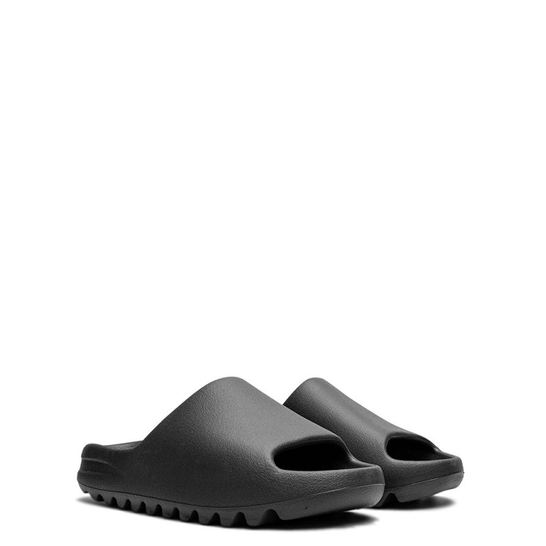 Yeezy Slides Onyx TypeShoes נעליים מהמותגים המובחרים!