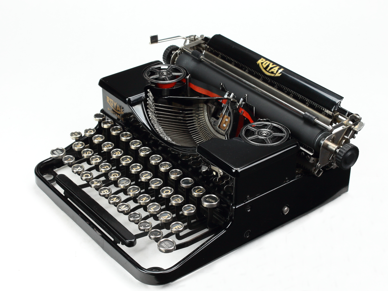 Royal Portable P 30076 typewritermuseum.lv