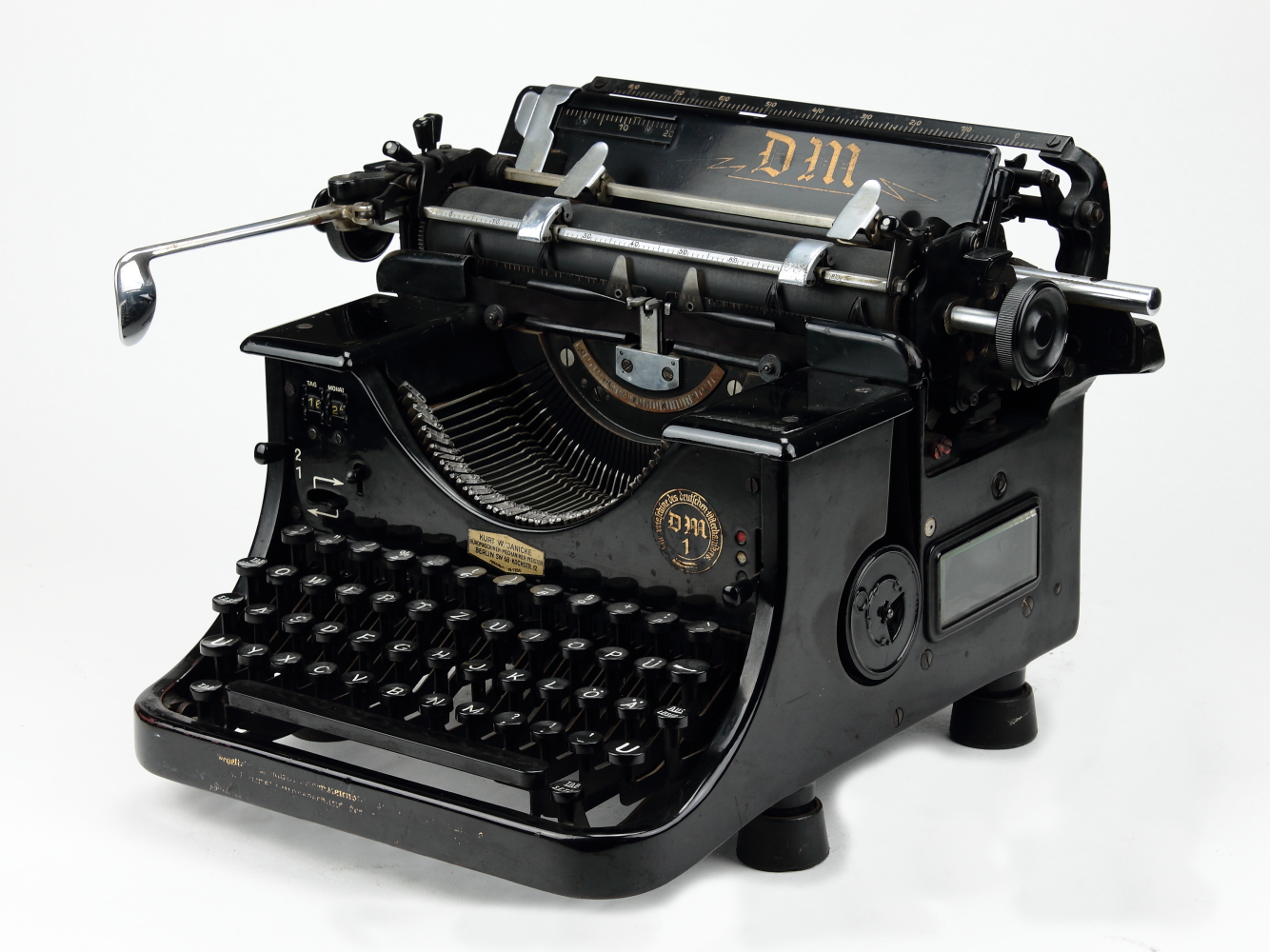 DM 1 S/N 453951 typewritermuseum.lv
