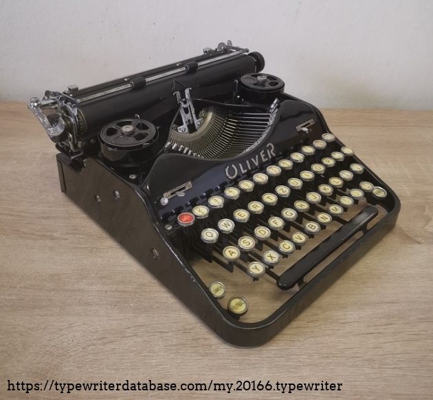 1933 Oliver Portable on the Typewriter Database